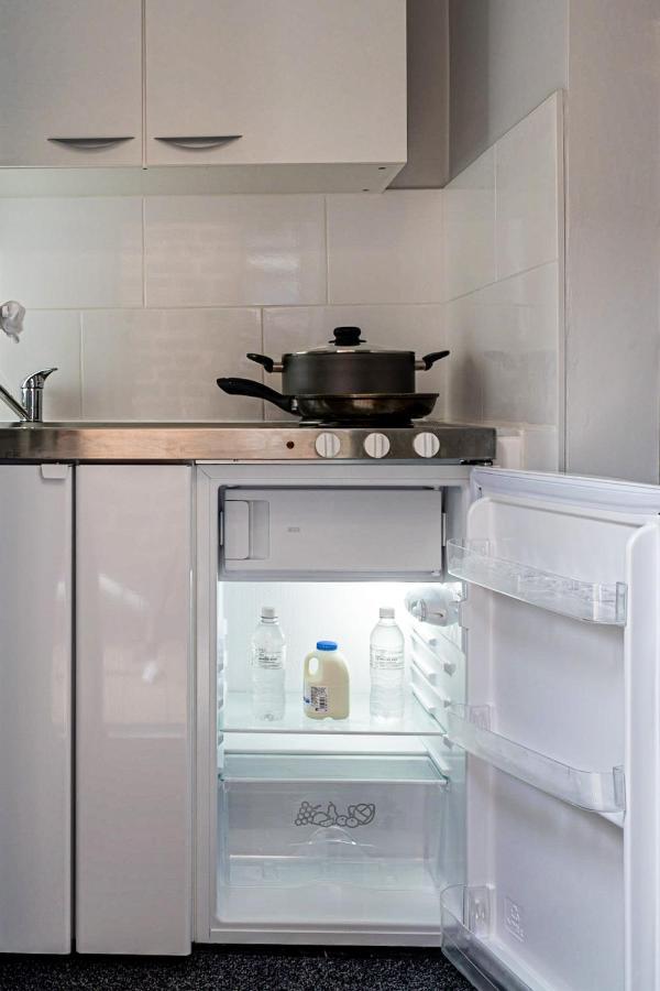 Luxury One Bedroom Guesthouse M6, Junction 10 Walsall Willenhall エクステリア 写真