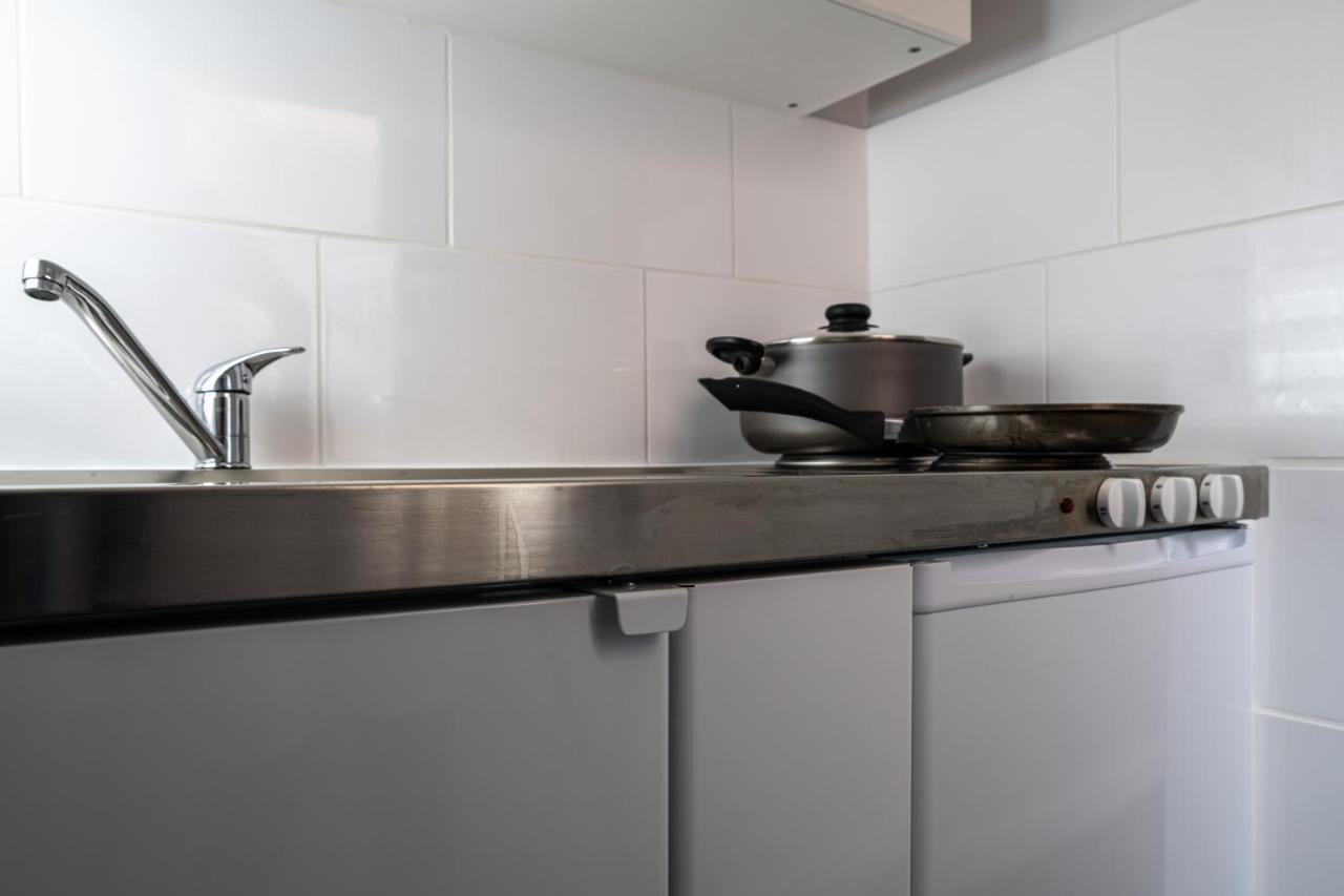 Luxury One Bedroom Guesthouse M6, Junction 10 Walsall Willenhall エクステリア 写真
