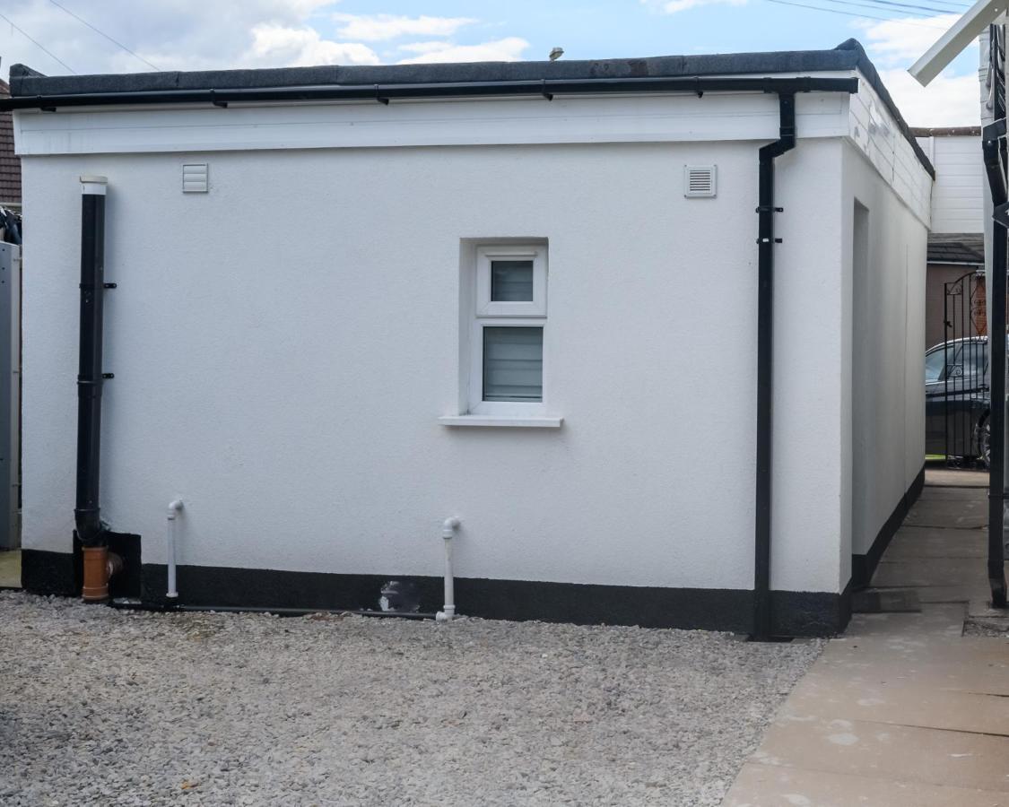 Luxury One Bedroom Guesthouse M6, Junction 10 Walsall Willenhall エクステリア 写真